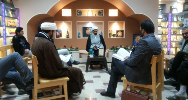 &laquo;انسان 250 ساله&raquo; تصویر جامع سیره سیاسی ائمه اطهار است